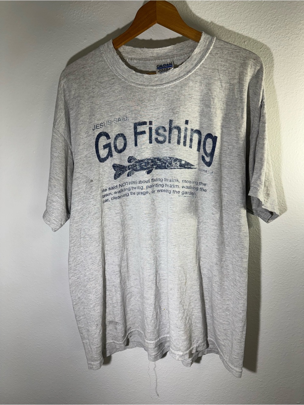 Vintage 90s Distressed Jesus “Go Fishing” Graphic Tee -